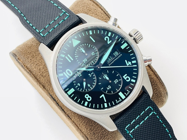 アイ・ダブリュー・シー背面デザイン